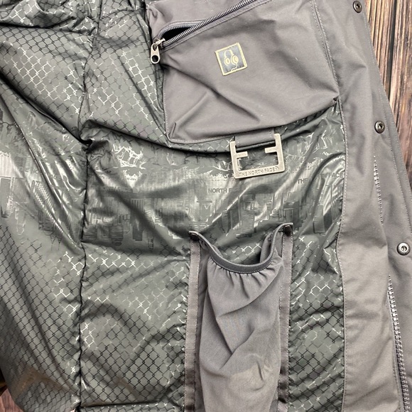 LIKE NEW • The North Face McMurdo Heavy Down Parka- Men’s Medium - Picture 11 of 16